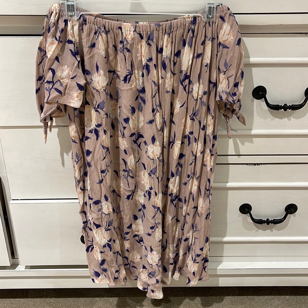 Off or on the shoulder floral mini dress